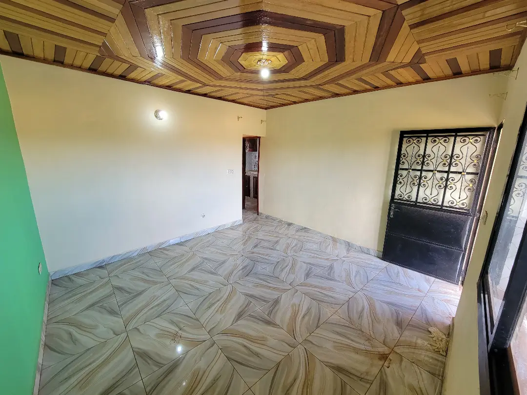 Studio moderne à louer à Bafoussam Entre Domicile (carrefour Can ) - Image 1