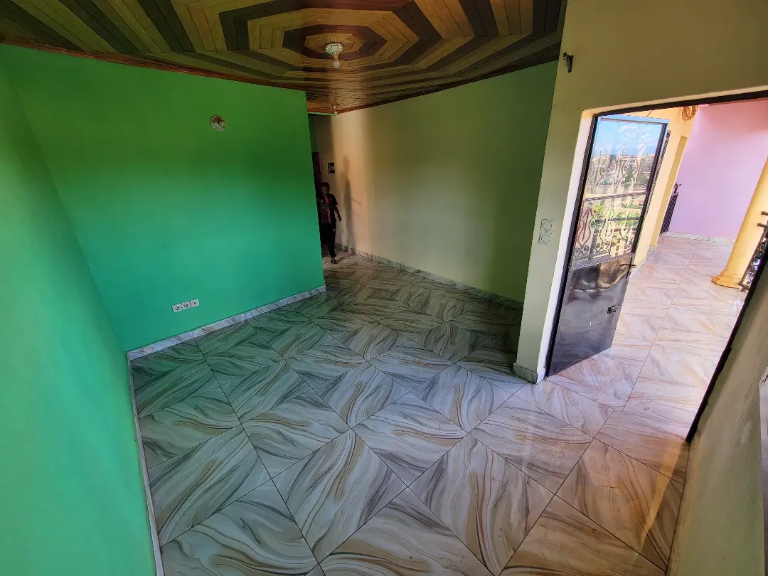 Studio moderne à louer à Bafoussam Entre Domicile (carrefour Can ) - Image 1