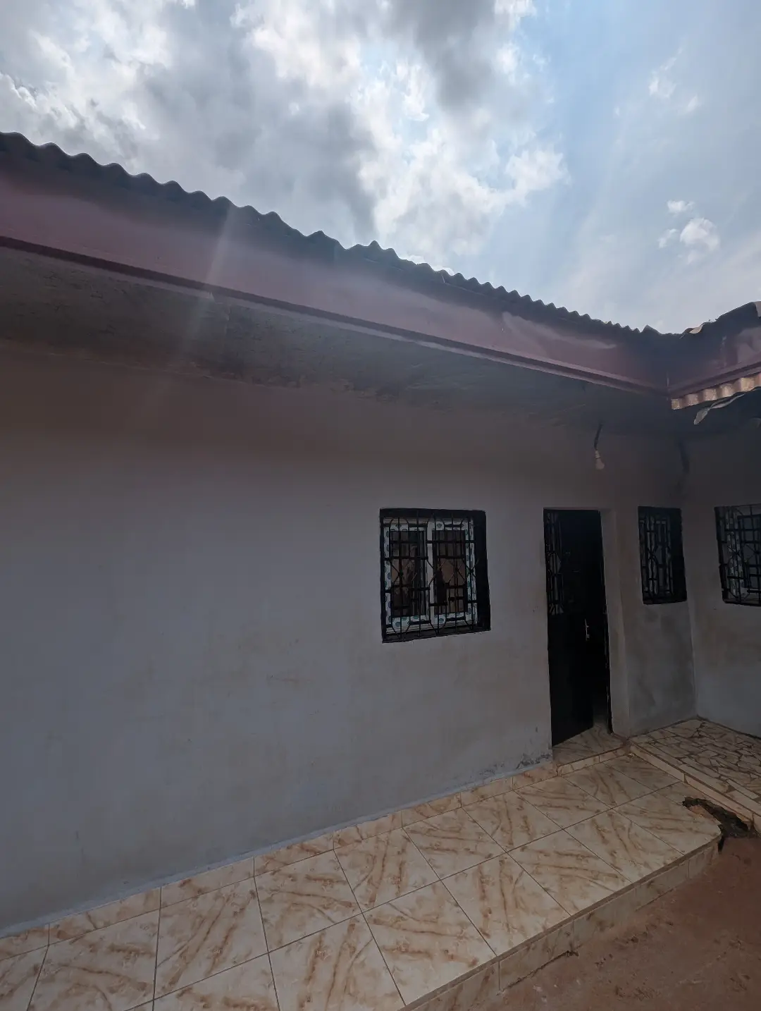 Studio moderne à louer à Bafoussam Terminus - Image 1