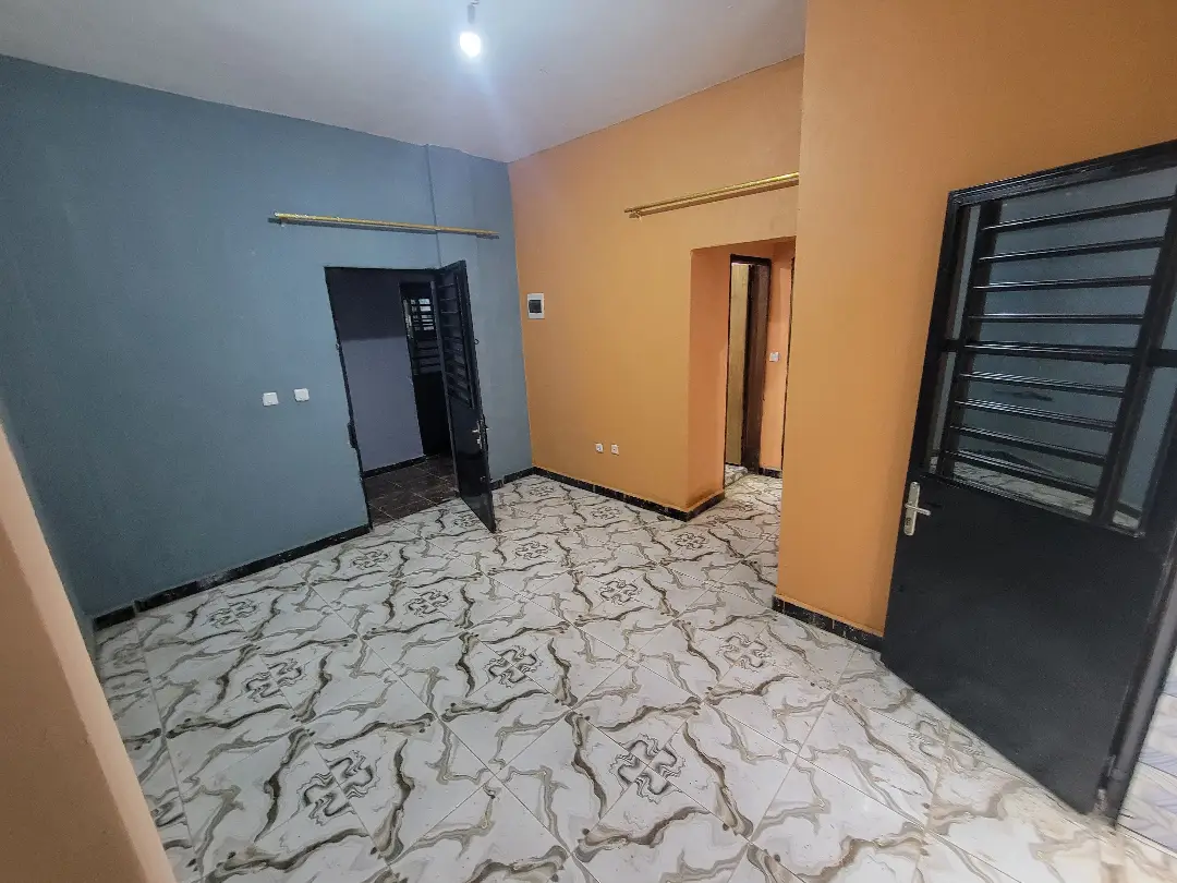 Studio moderne à louer à Bafoussam Nze - Image 1
