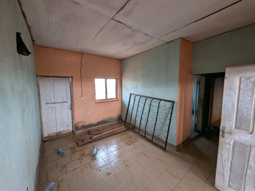 Studio moderne à louer à Bafoussam 1ere Carrefour Eveche - Image 1