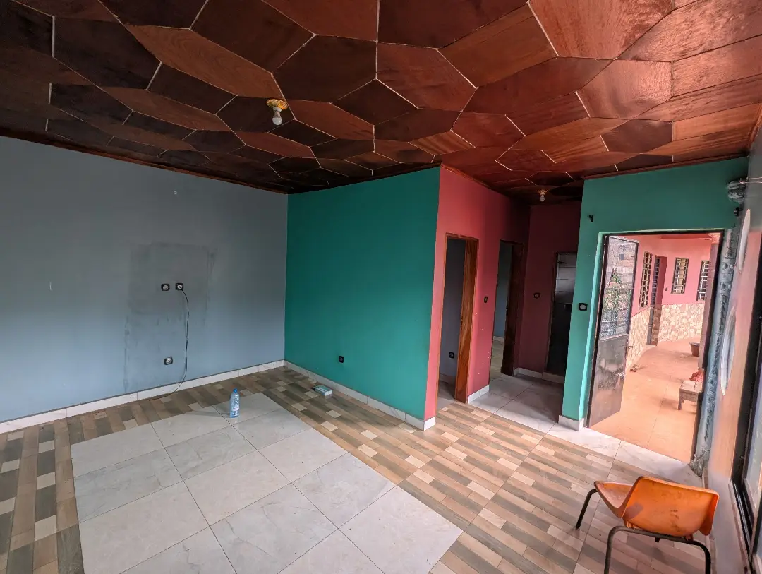 Studio moderne à louer à Bafoussam Explosif - Image 1