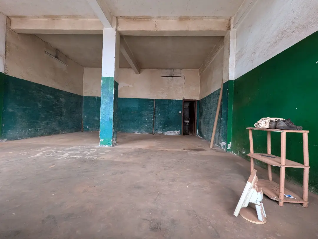 Boutique à louer à Bafoussam Djeumoum - Image 1