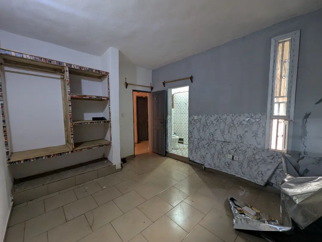 Chambre moderne à louer à Bafoussam 2eme Carrefour Eveche - Image 1