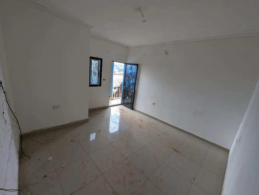 Appartement moderne à louer à Bafoussam Camp Militaire - Image 1