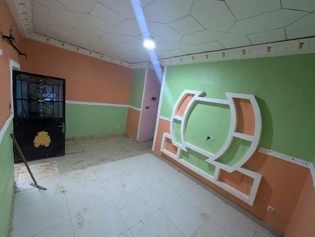 Studio moderne à louer à Bafoussam Derriere Tankou - Image 1