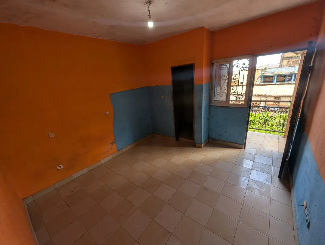 Chambre moderne à louer à Bafoussam Palace - Image 1