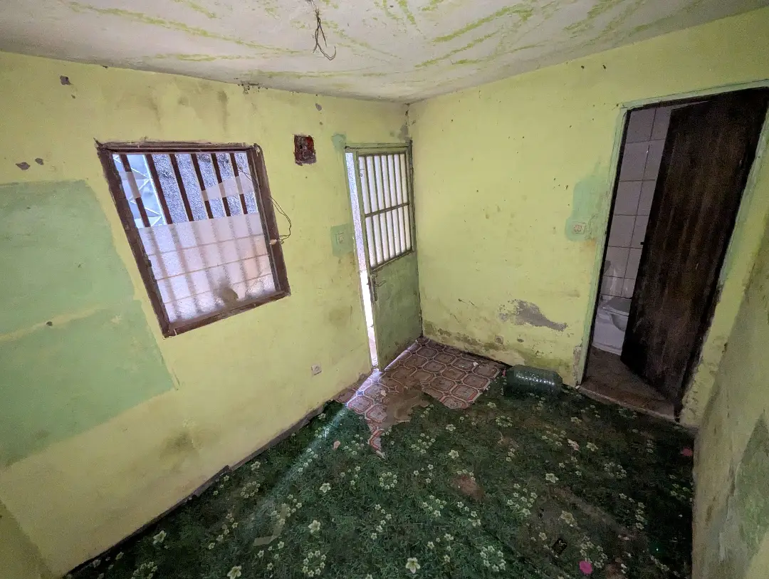 Chambre moderne à louer à Bafoussam Palace - Image 1