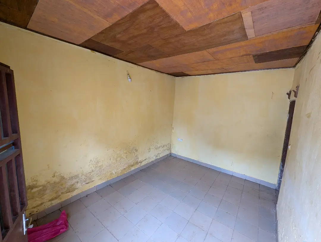 Studio moderne à louer à Bafoussam Camp Militaire - Image 1