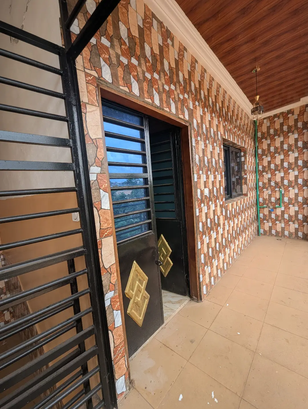Studio moderne à louer à Bafoussam Camp Militaire - Image 1
