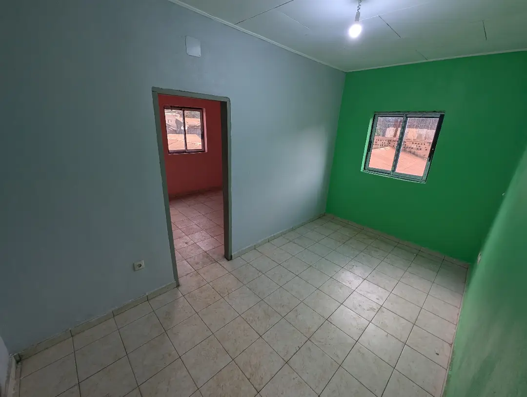 Studio moderne à louer à Bafoussam Touristique - Image 1