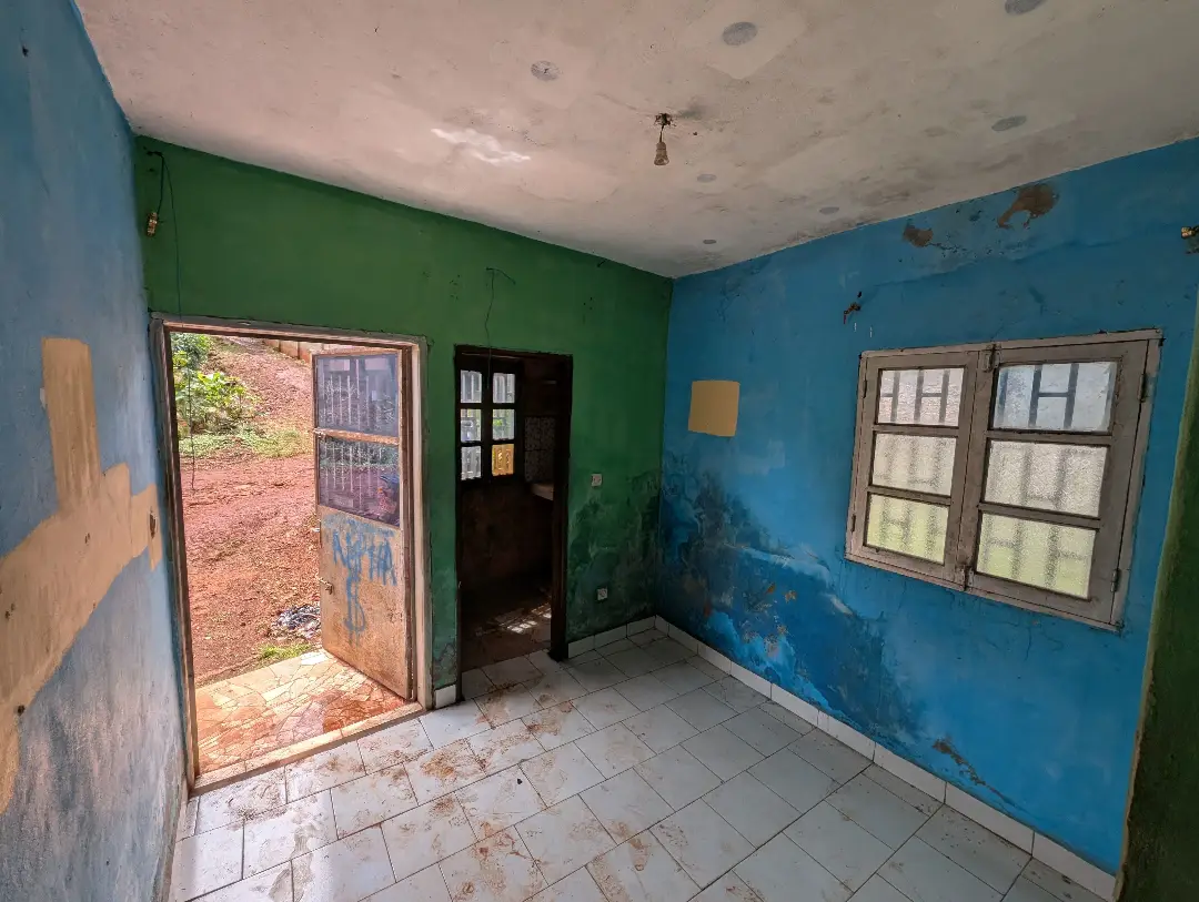 Studio moderne à louer à Bafoussam Entree De La Ville - Image 1
