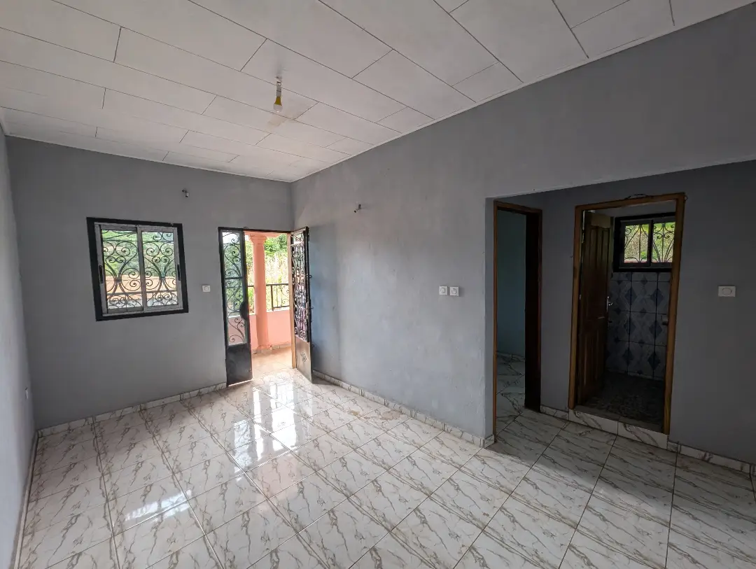 Appartement moderne à louer à Bafoussam Entree De La Ville - Image 1