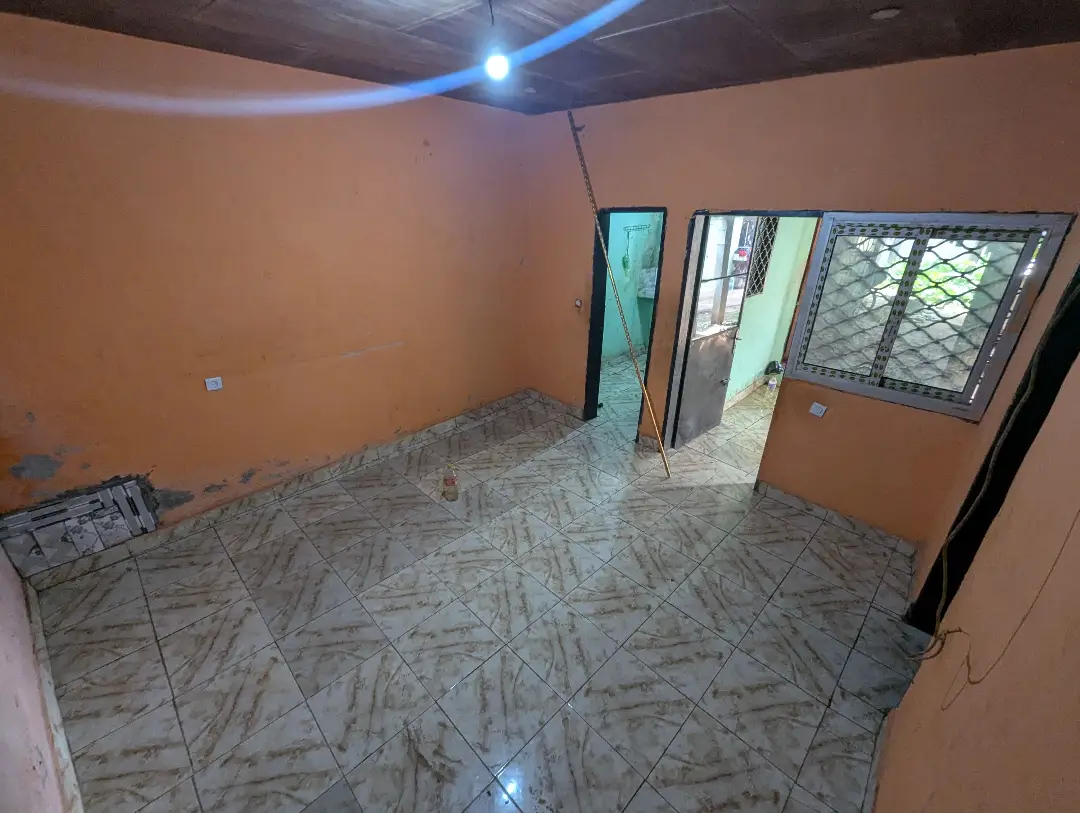 Studio moderne à louer à Bafoussam Toket (lycee) - Image 1