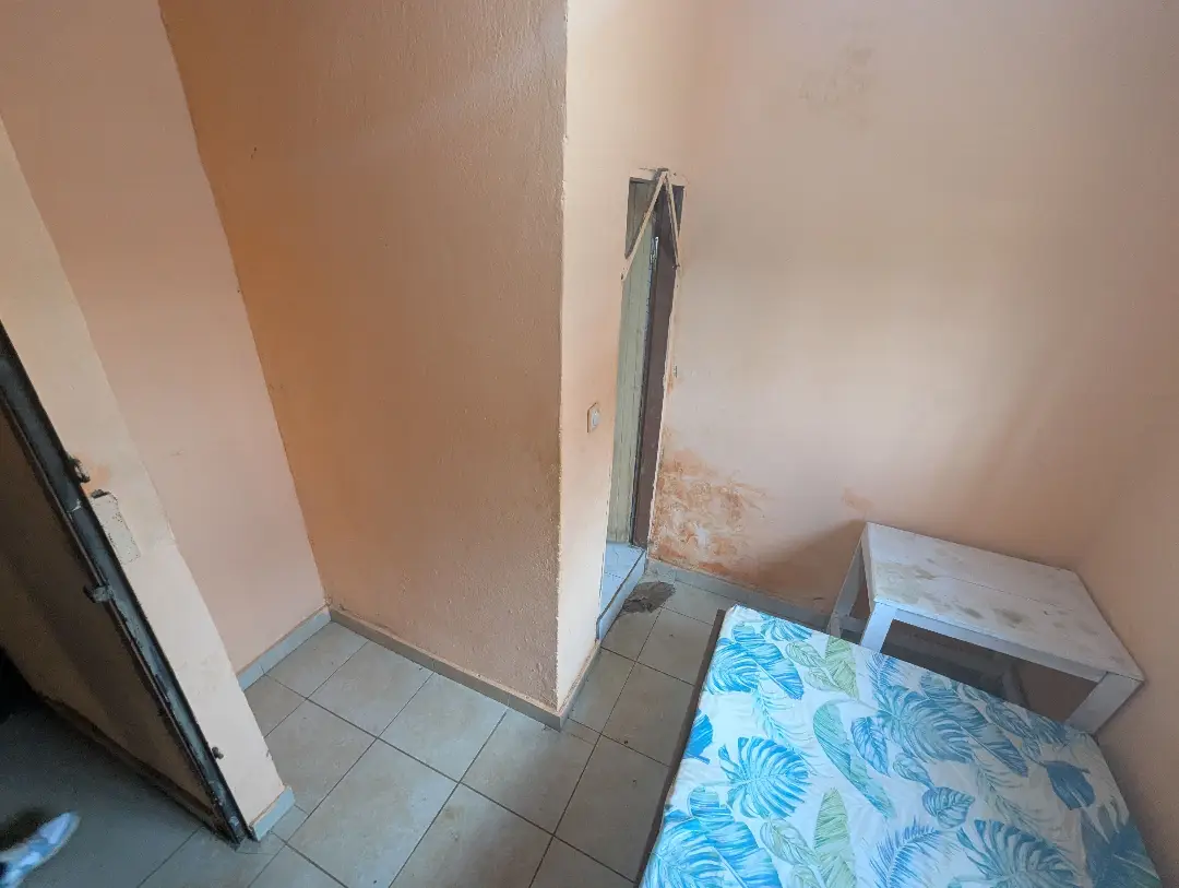 Chambre moderne à louer à Bafoussam Ta'a Mbah - Image 1