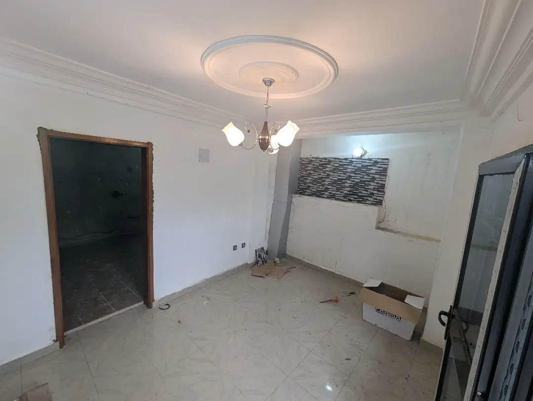 Studio moderne à louer à Bafoussam Michou Bar - Image 1