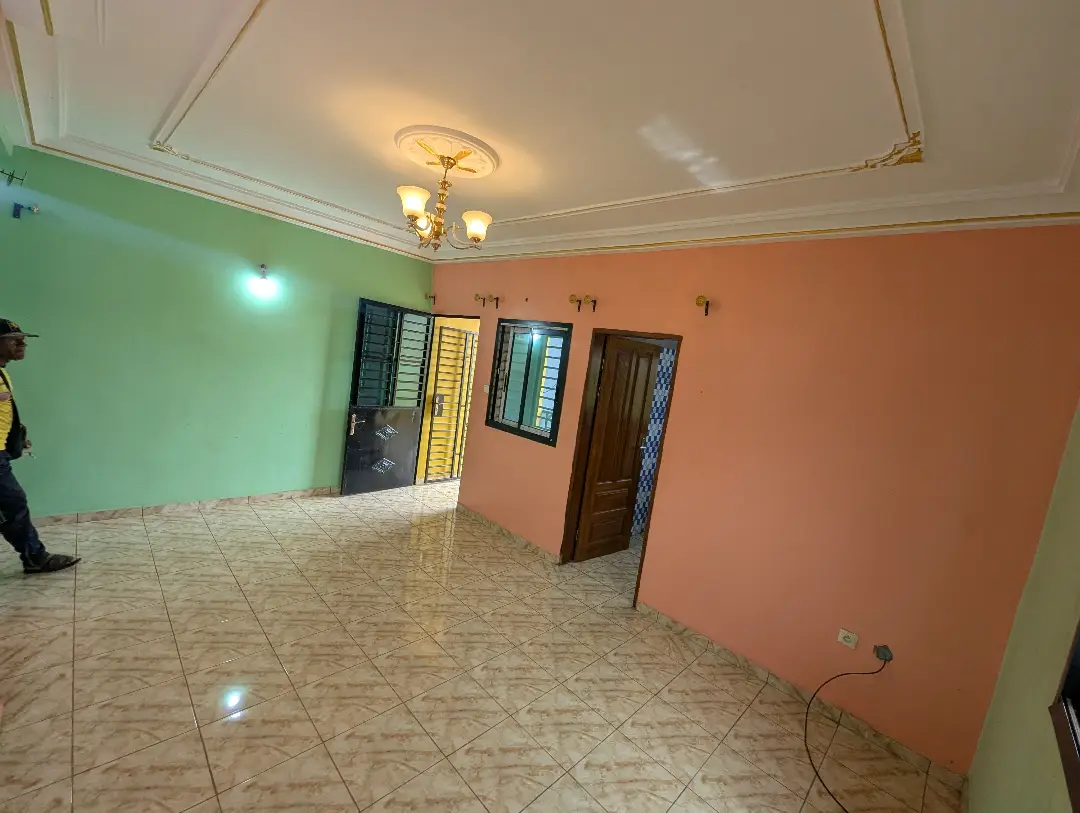Studio moderne à louer à Bafoussam Kamkop - Image 1