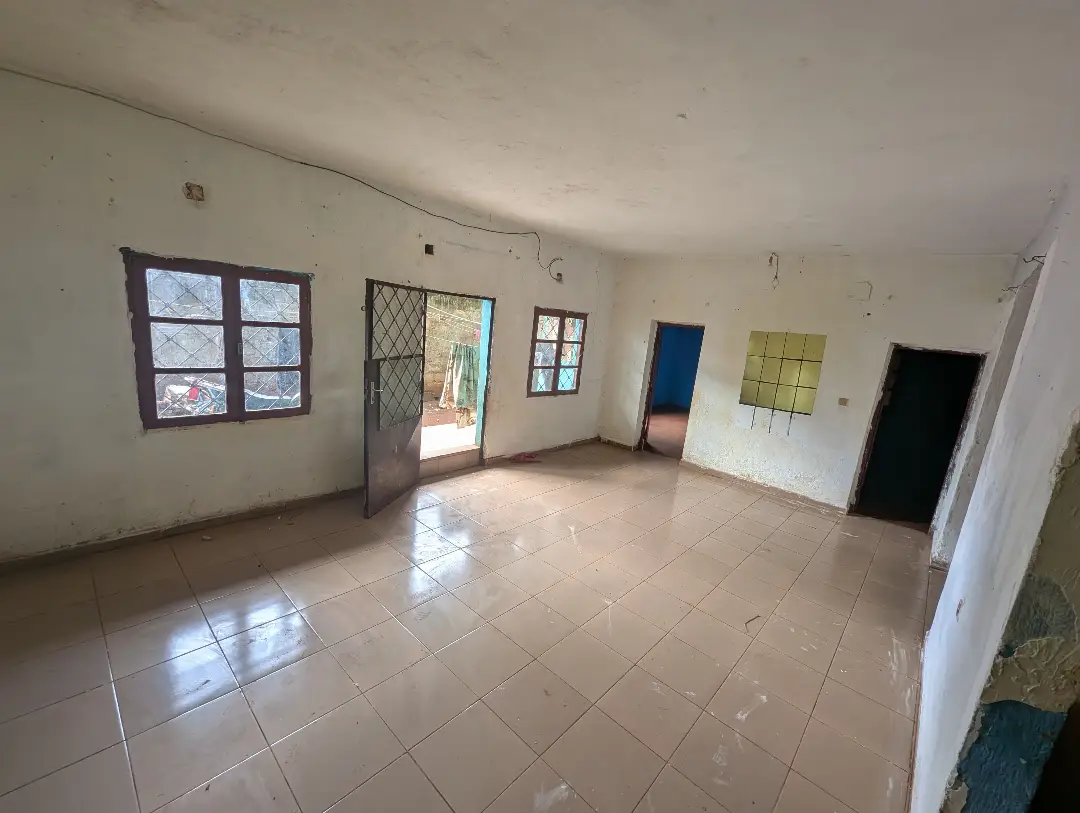 Maison moderne à louer à Bafoussam Tamdja - Image 1