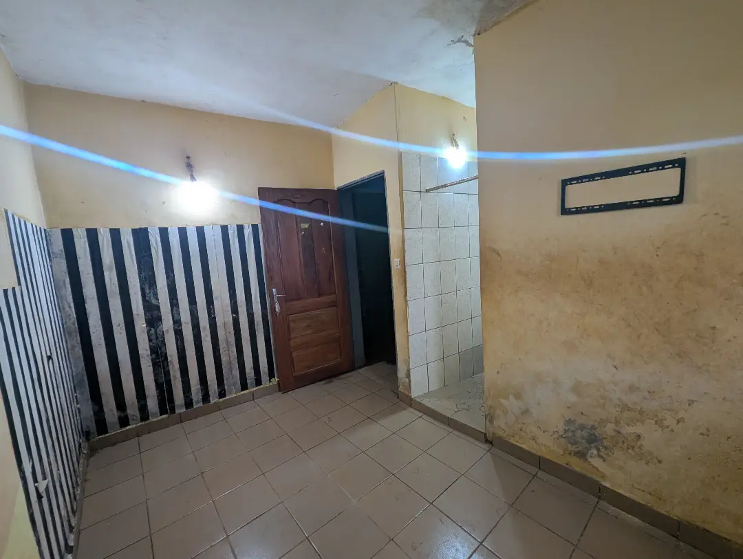 Chambre moderne à louer à Bafoussam Cami Toyota - Image 1