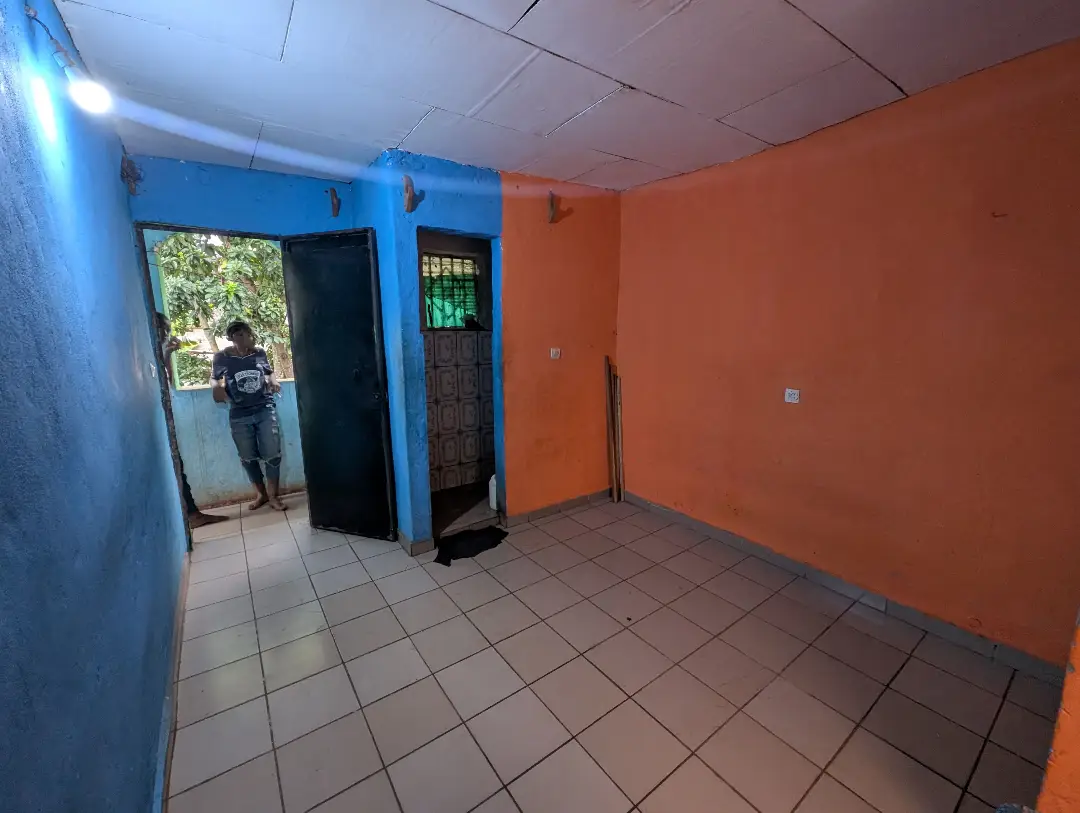 Chambre moderne à louer à Bafoussam Camoco Insam - Image 1