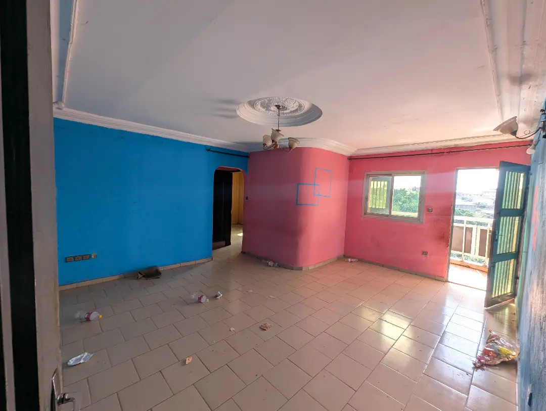 Appartement moderne à louer à Bafoussam Gabon Bar - Image 1