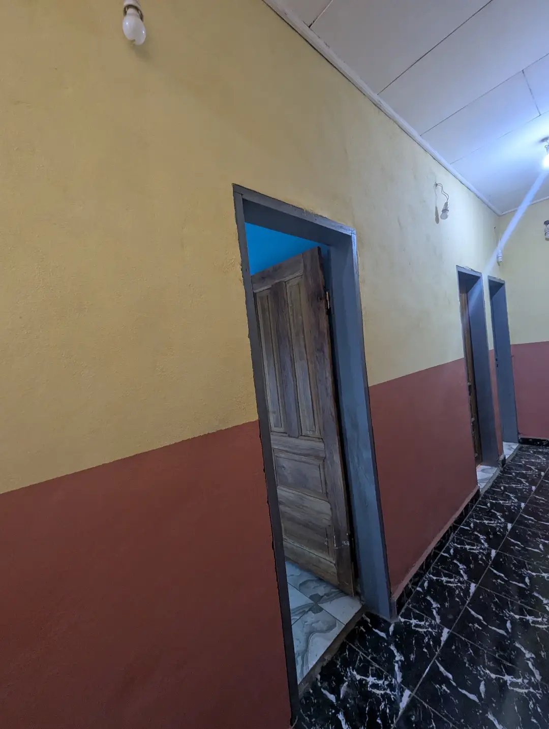 Chambre moderne à louer à Bafoussam Terminus - Image 1