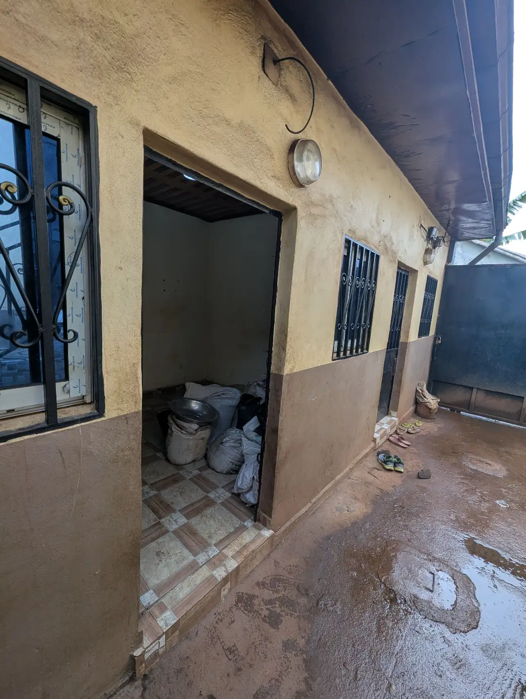 Studio moderne à louer à Bafoussam Terminus - Image 1