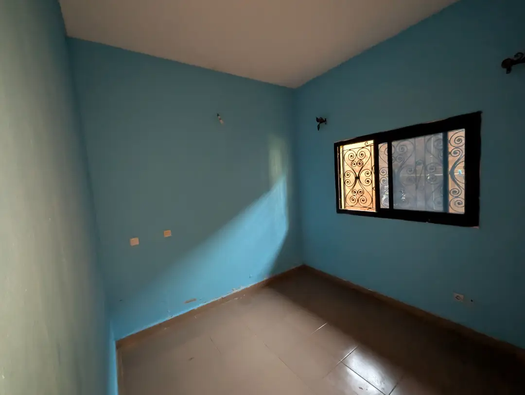Studio moderne à louer à Bafoussam Kamkop - Image 11