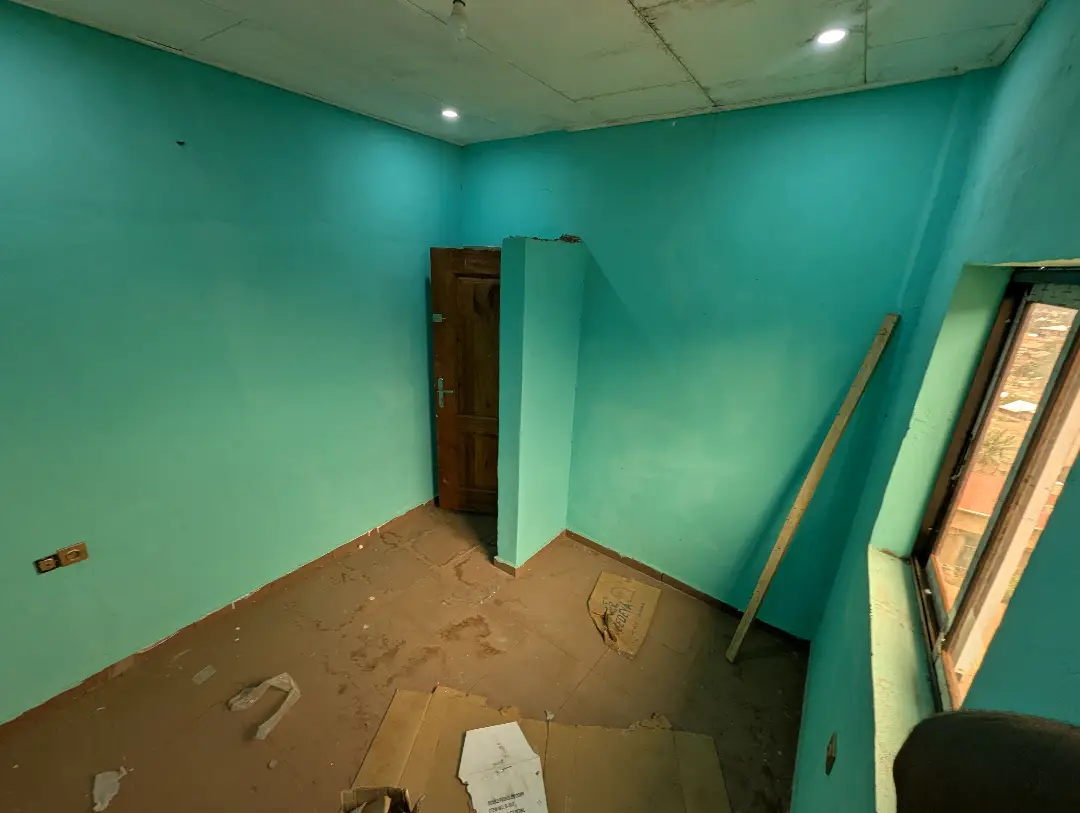 Studio moderne à louer à Bafoussam Derriere L'hopital Regional - Image 11