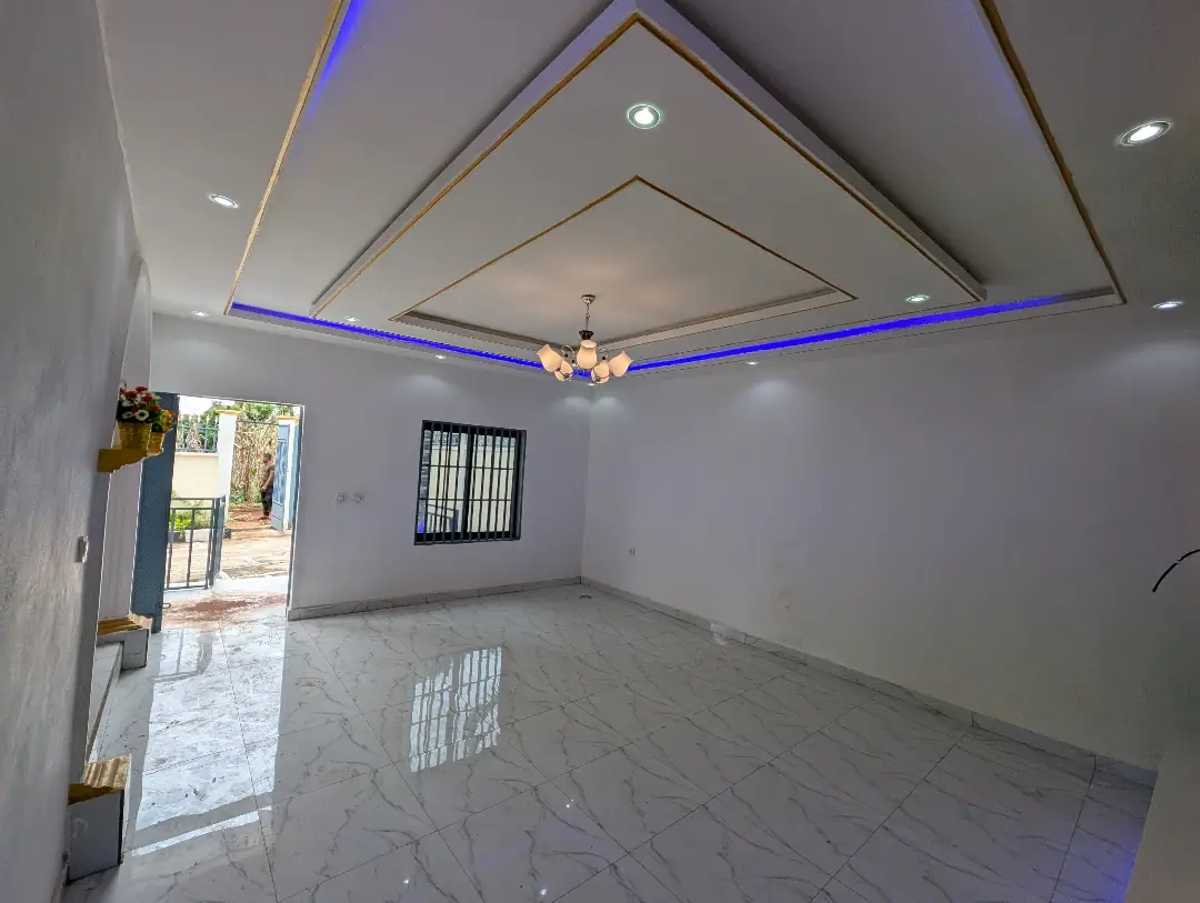 Villa moderne à vendre à Bafoussam Memboutchi - Image 11
