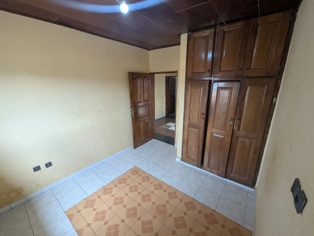 Appartement moderne à louer à Bafoussam Groupe 3 - Image 11