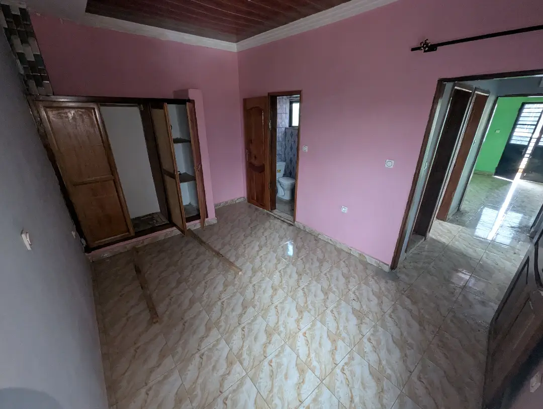 Studio moderne à louer à Bafoussam Camp Militaire - Image 11