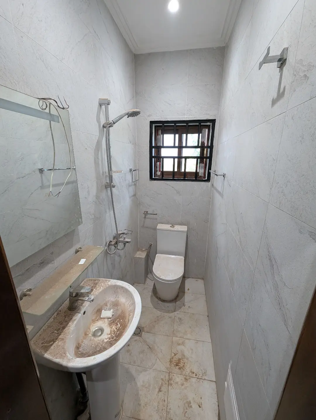 Studio moderne à louer à Bafoussam Maeture - Image 11