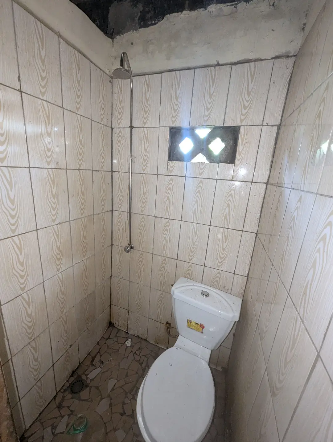 Studio moderne à louer à Bafoussam Petit Paris - Image 11