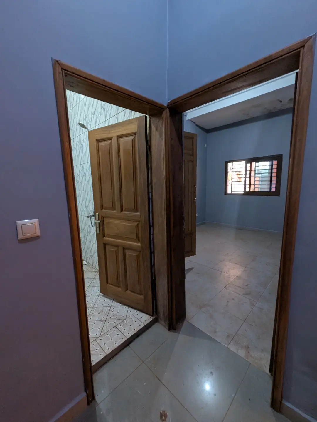 Studio moderne à louer à Bafoussam Entree De La Ville - Image 11