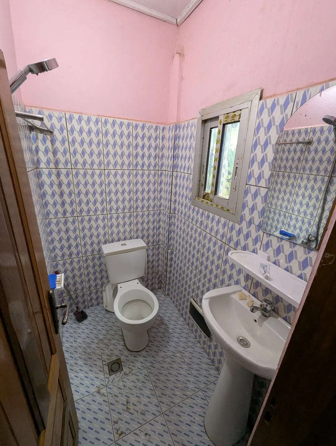 Studio moderne à louer à Bafoussam Camp Militaire - Image 12
