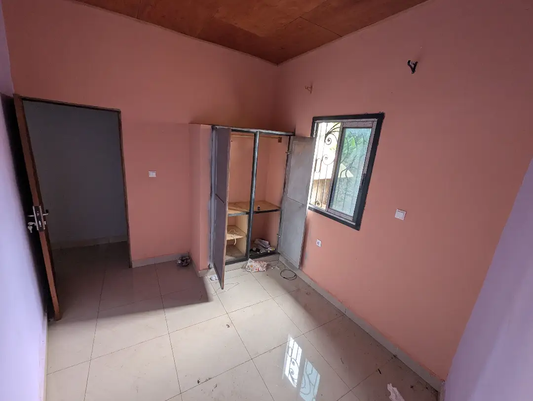 Appartement moderne à louer à Bafoussam Camp Militaire - Image 12