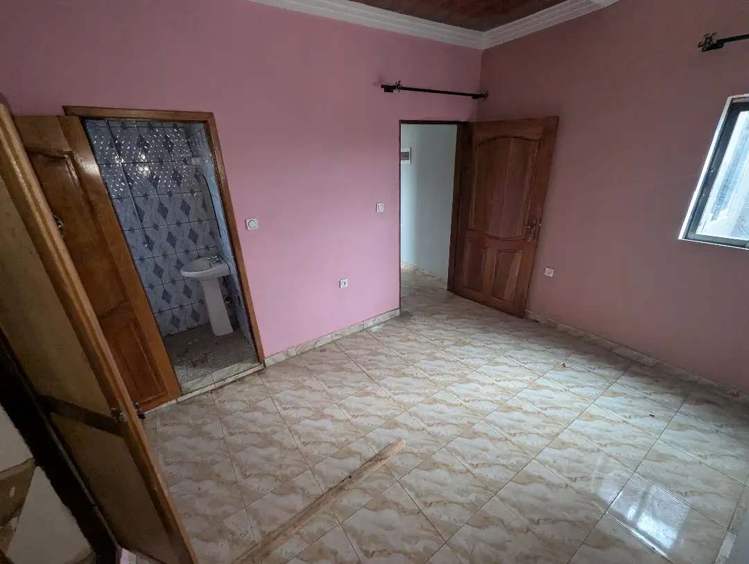 Studio moderne à louer à Bafoussam Camp Militaire - Image 12