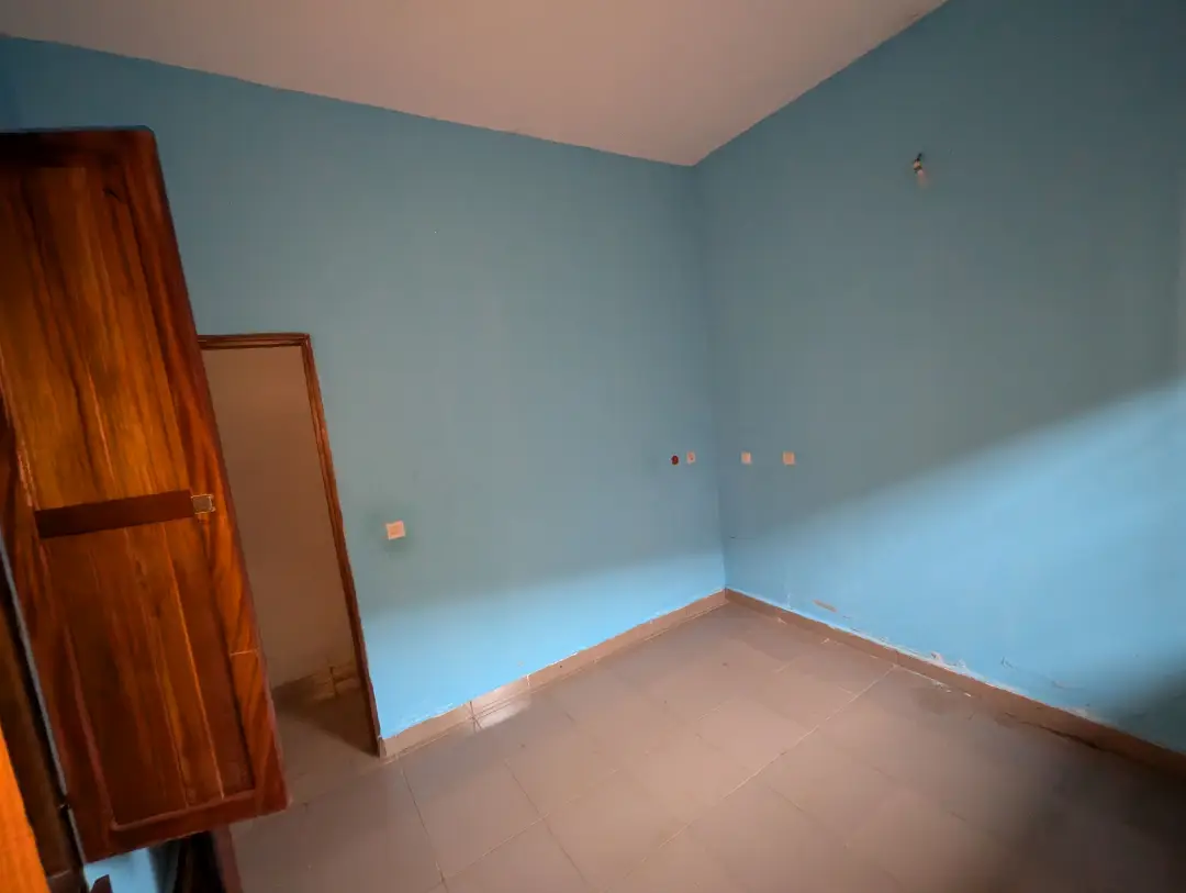Studio moderne à louer à Bafoussam Kamkop - Image 13