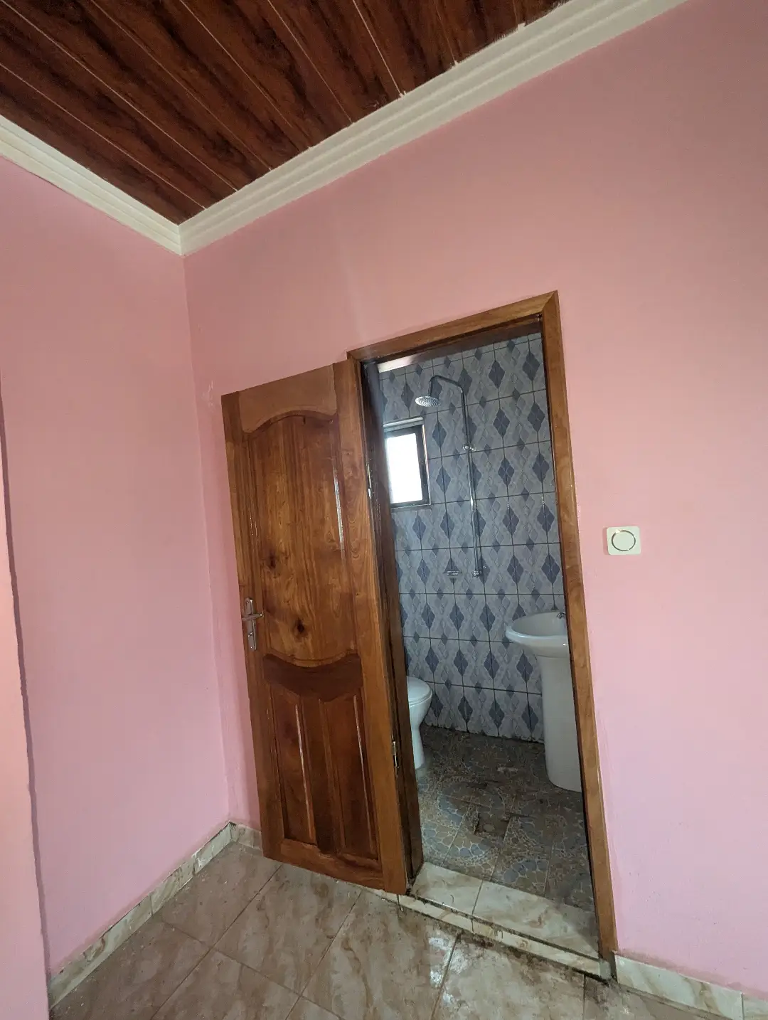 Studio moderne à louer à Bafoussam Camp Militaire - Image 13