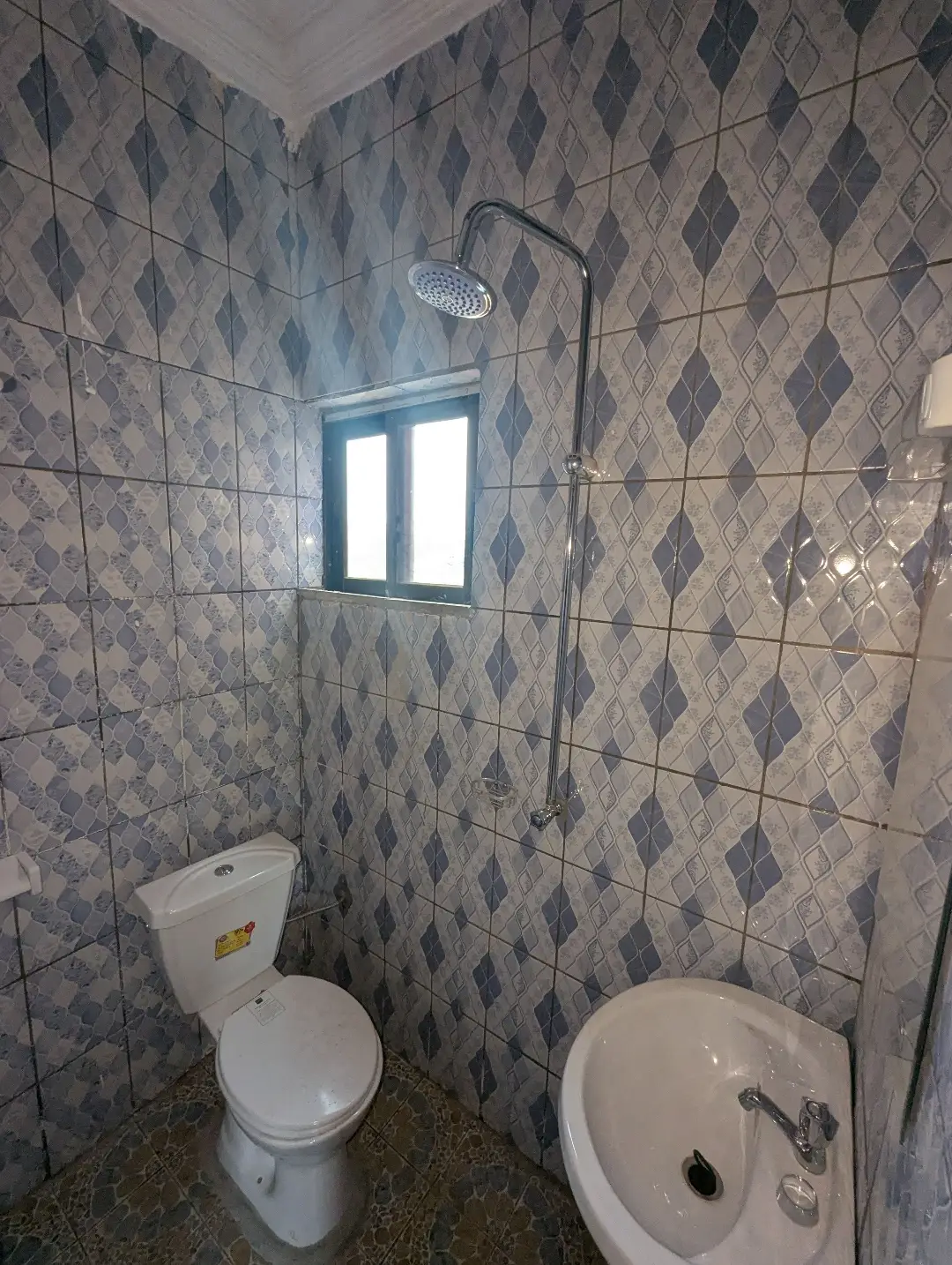 Studio moderne à louer à Bafoussam Camp Militaire - Image 14