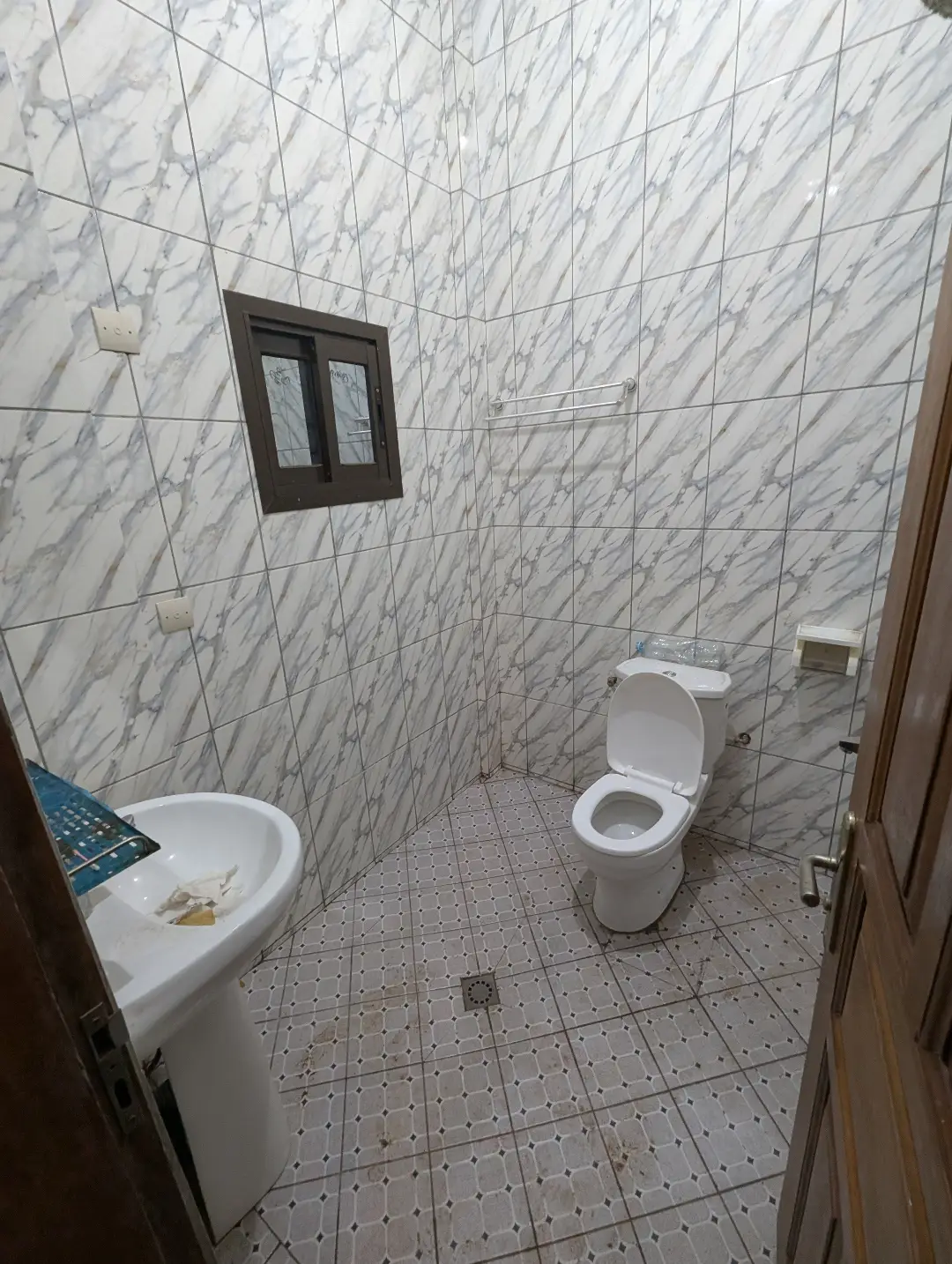 Studio moderne à louer à Bafoussam Entree De La Ville - Image 14