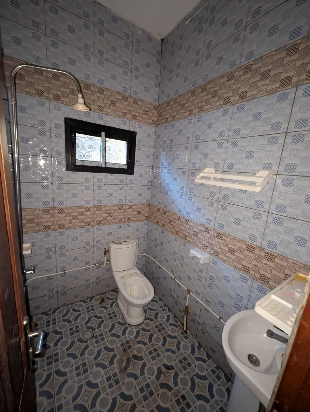 Studio moderne à louer à Bafoussam Kamkop - Image 16