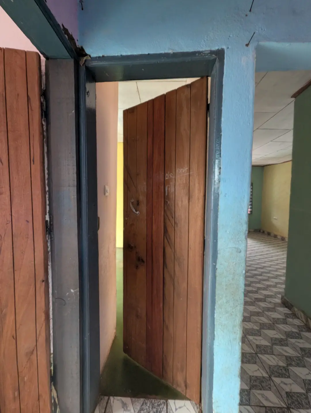 Appartement moderne à louer à Bafoussam Gabon Bar - Image 18