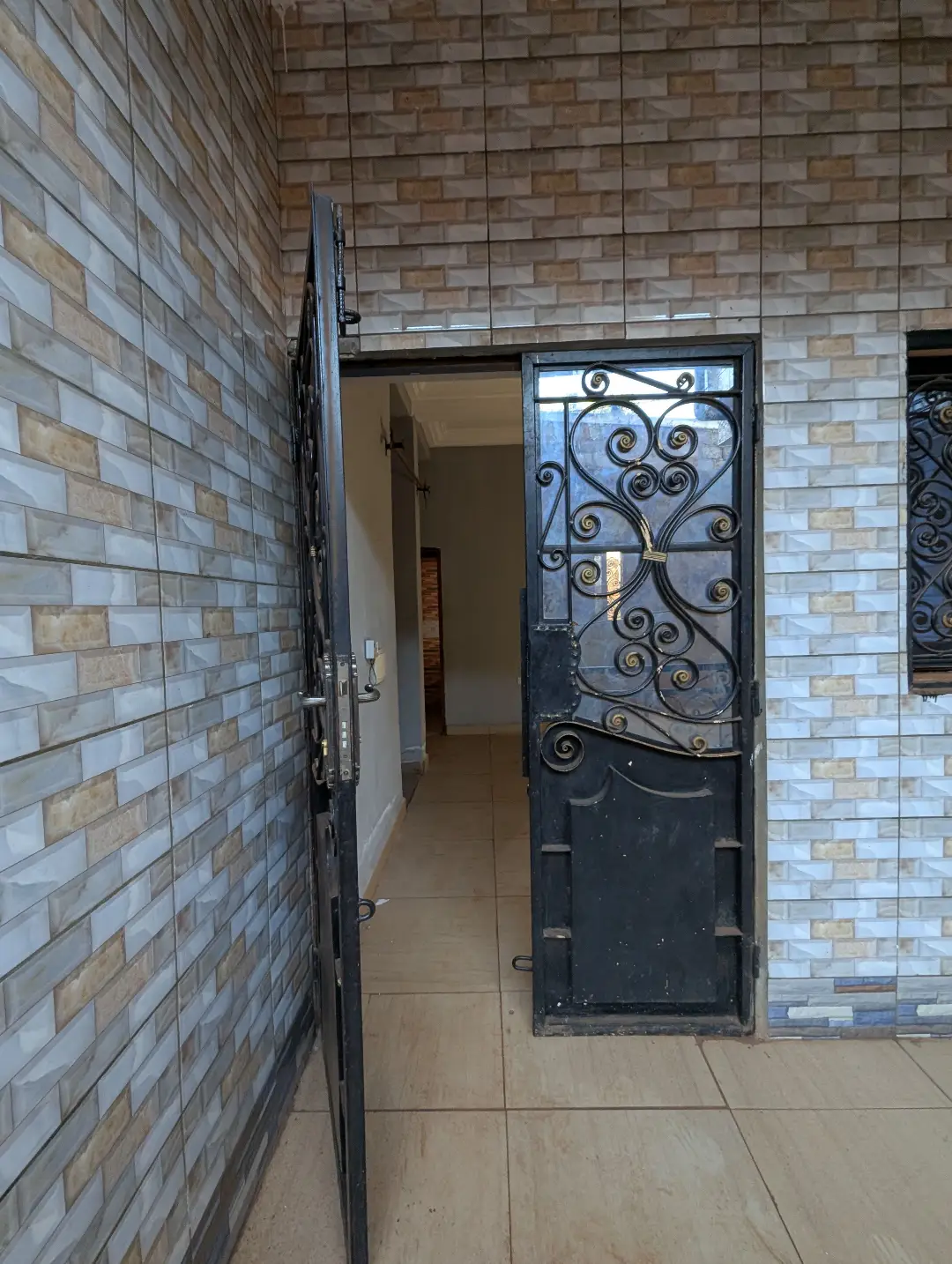 Studio moderne à louer à Bafoussam Kamkop - Image 2