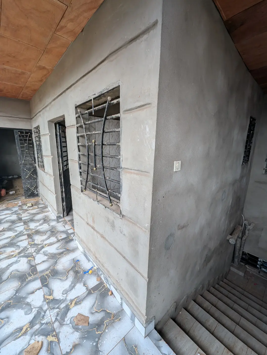 Studio moderne à louer à Bafoussam Carrefour Saint Thomas - Image 2
