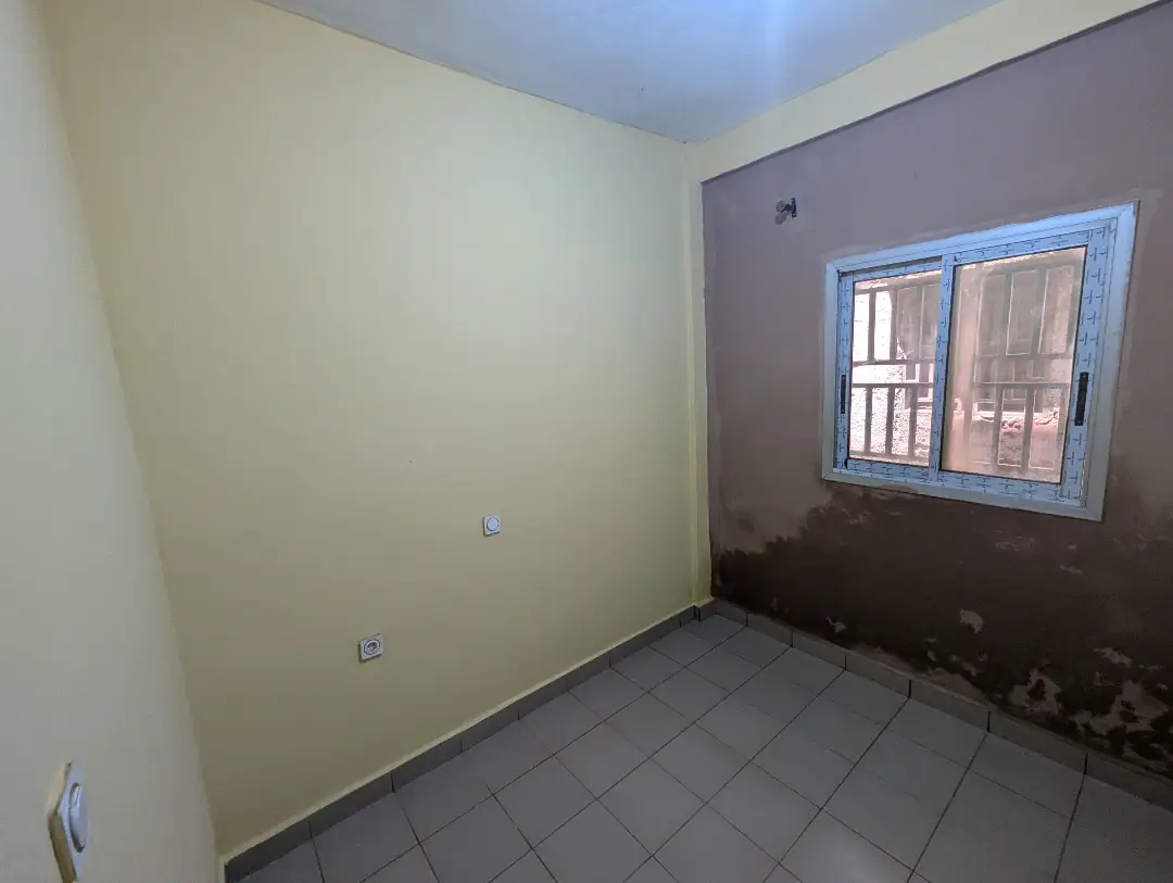 Chambre moderne à louer à Bafoussam Explosif - Image 2