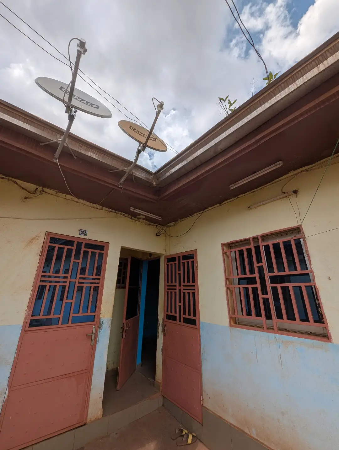 Chambre moderne à louer à Bafoussam Explosif - Image 2