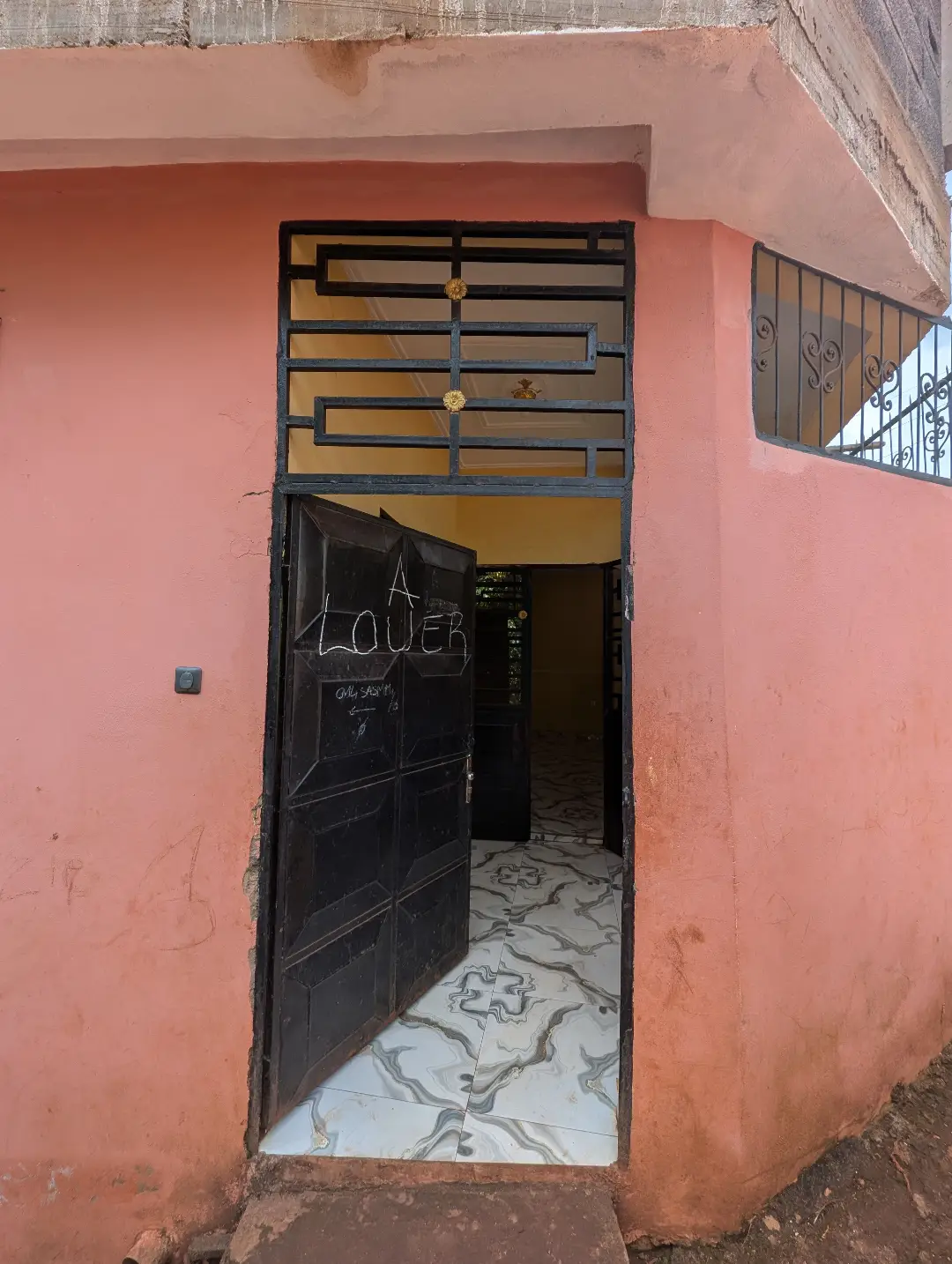 Appartement moderne à louer à Bafoussam Saint Thomas - Image 2