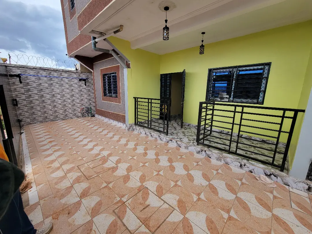 Studio moderne à louer à Bafoussam Ngouache I - Image 2